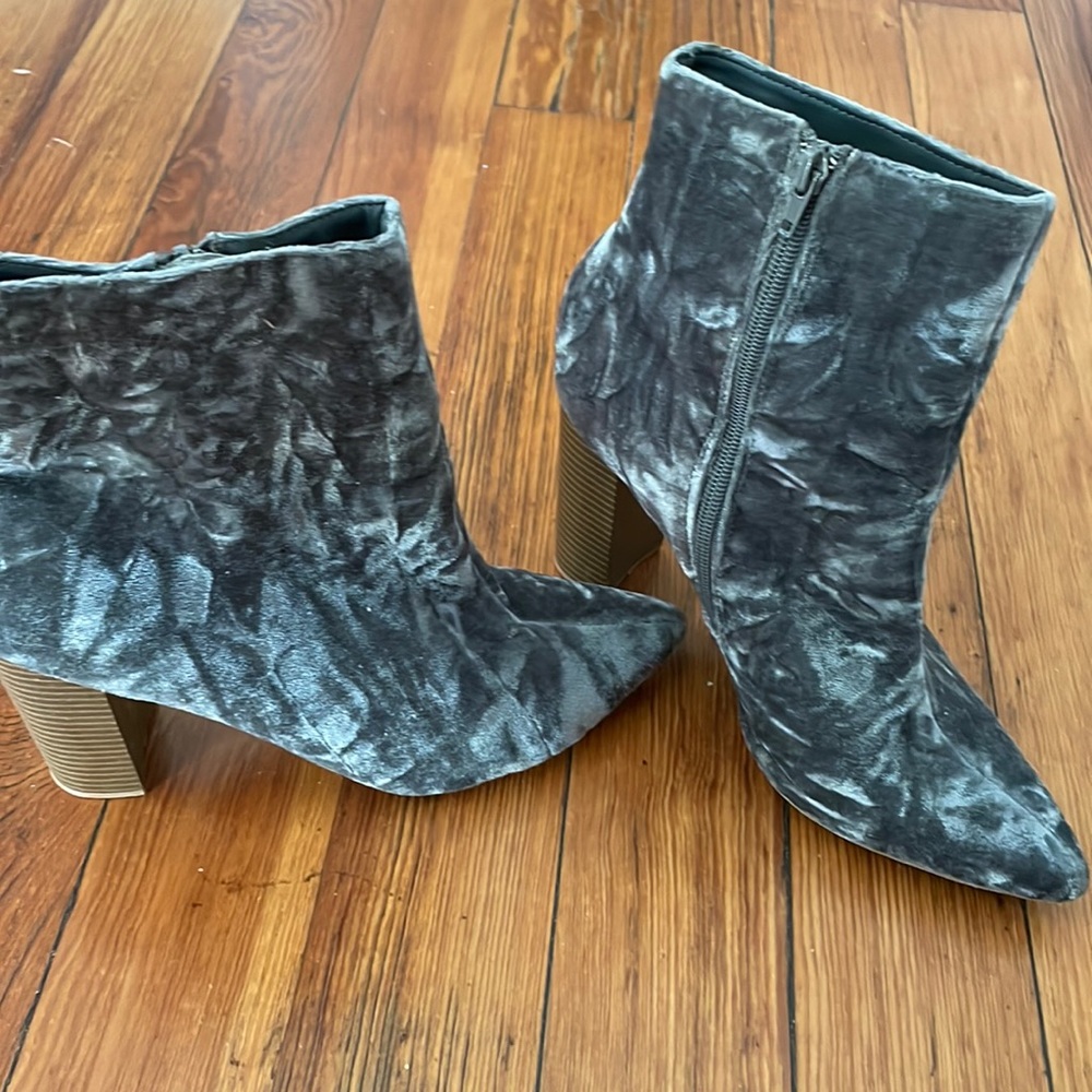 Suede womens heel boot
